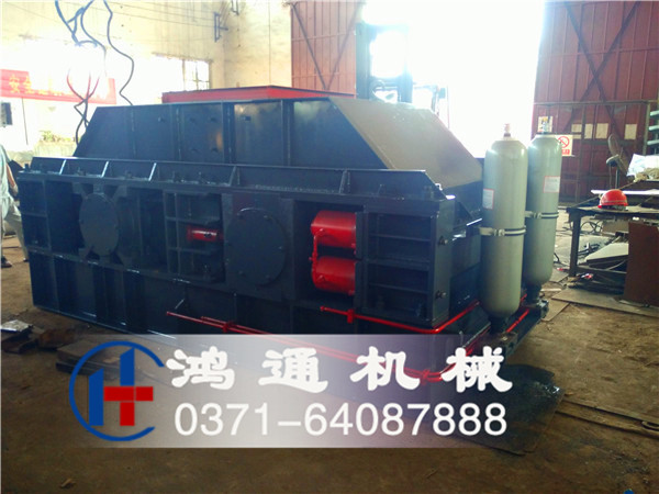 1500×800液壓對輥破碎機一天能產(chǎn)多少方砂子！
